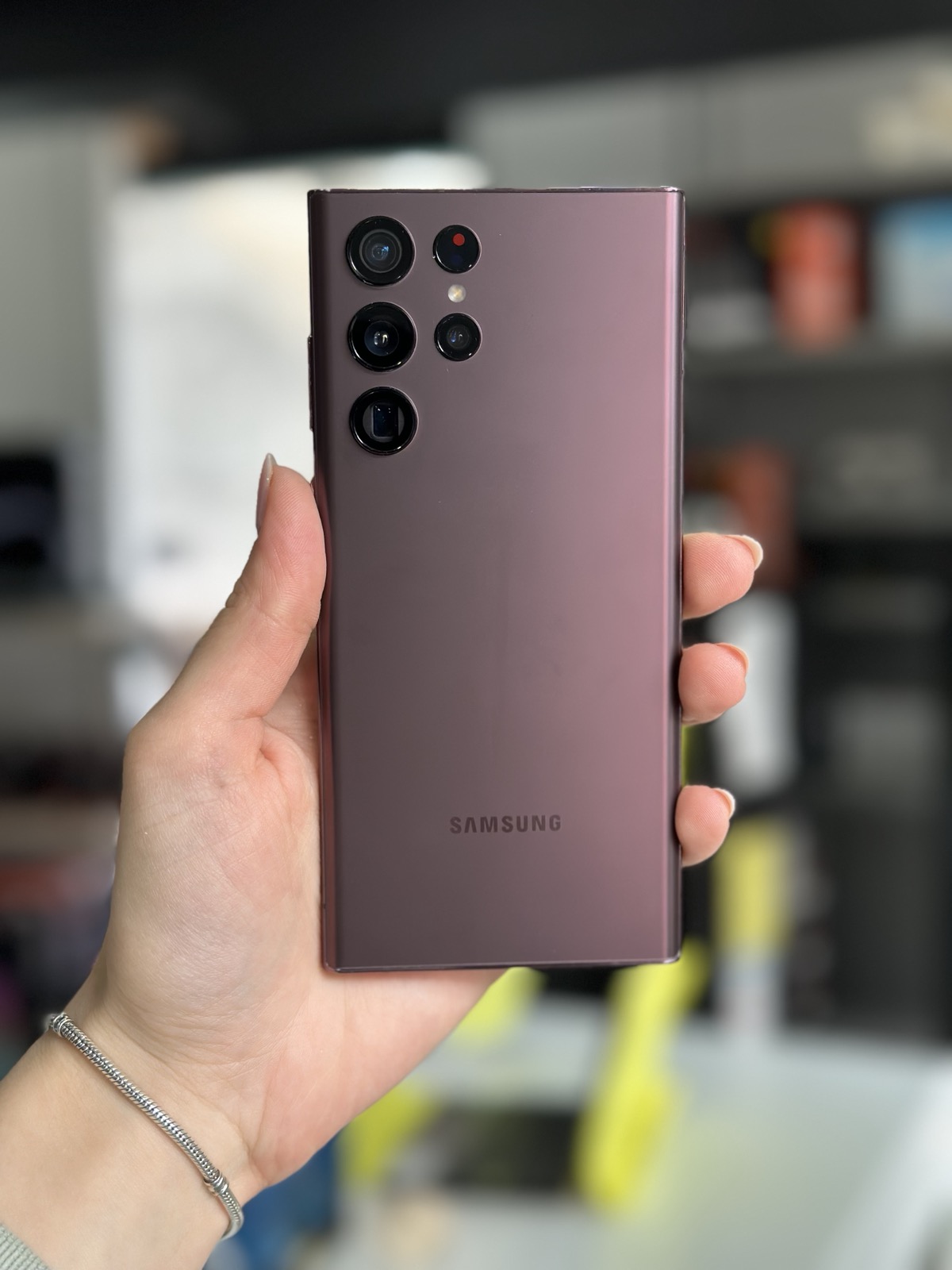 viber_slika_2025-12-12_11-00-47-403 Samsung Galaxy S22 Ultra 8GB 128GB Burgundy | polovan - Image 1
