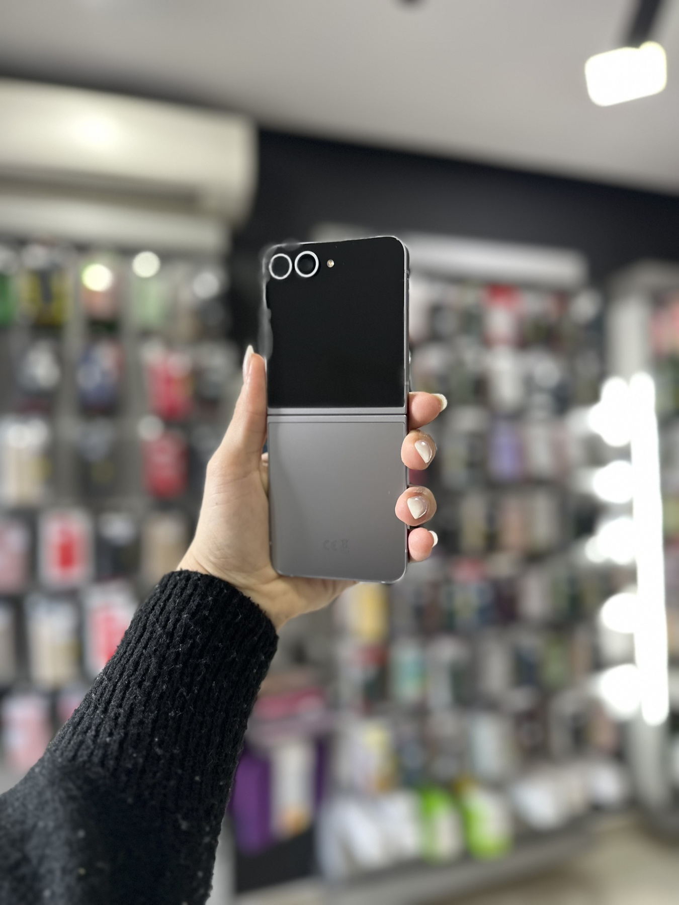 viber_slika_2025-12-30_08-49-07-738 Samsung Galaxy Z Flip6 12GB 256GB Silver Shadow | polovan - Image 1