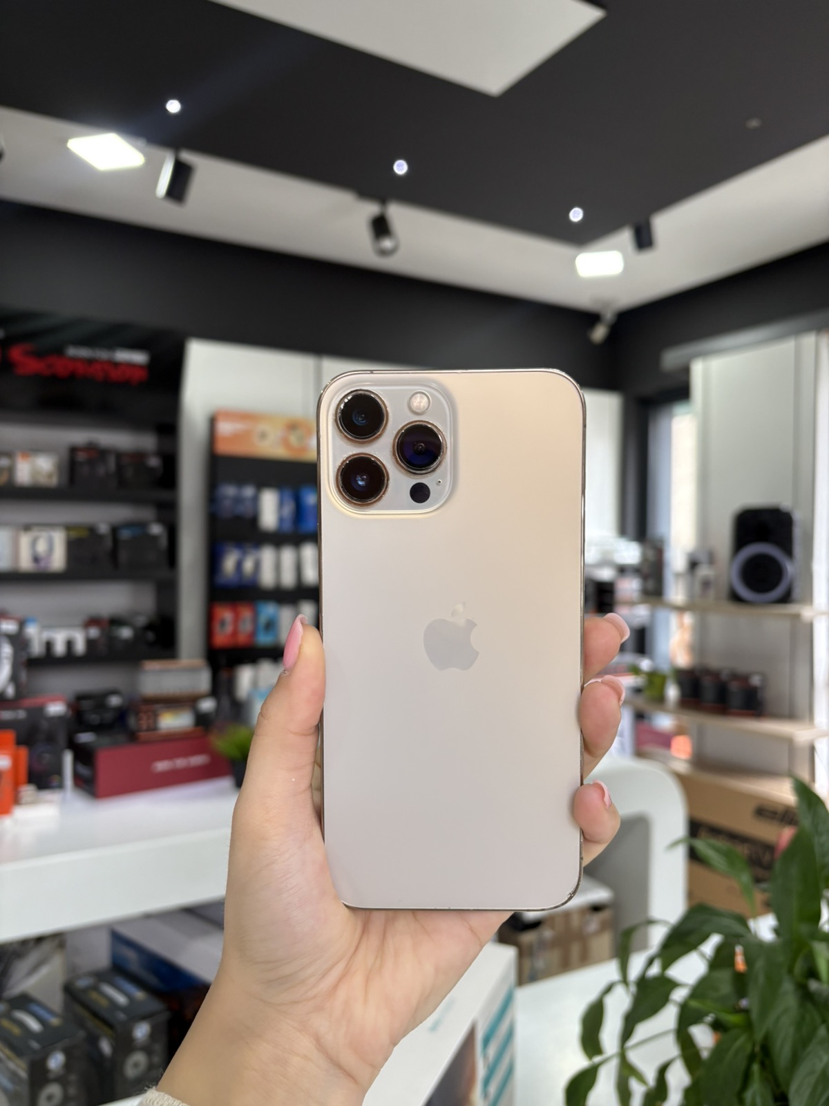 viber_slika_2026-02-17_12-22-16-319 Apple Iphone 13 Pro Max 128GB Gold | 85% zdravlje baterije | polovan - Image 1